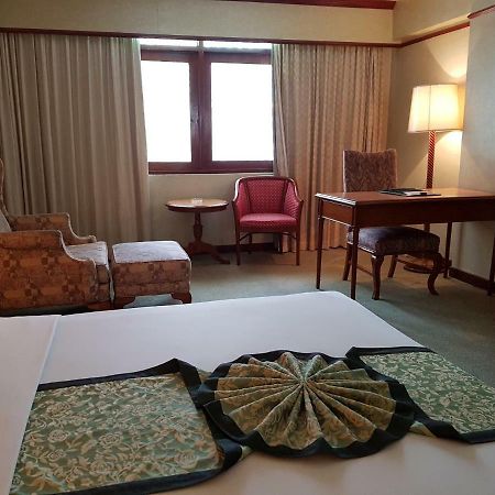 The Park Hotel Sukhumvit 7 Банкок Екстериор снимка