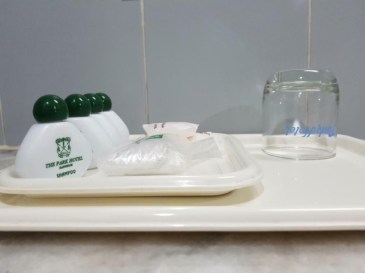 The Park Hotel Sukhumvit 7 Банкок Екстериор снимка