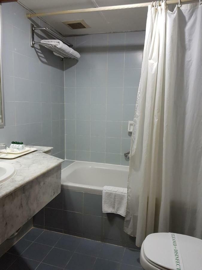 The Park Hotel Sukhumvit 7 Банкок Екстериор снимка