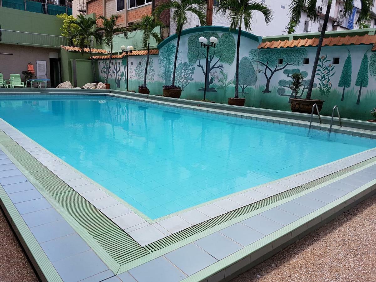 The Park Hotel Sukhumvit 7 Банкок Екстериор снимка