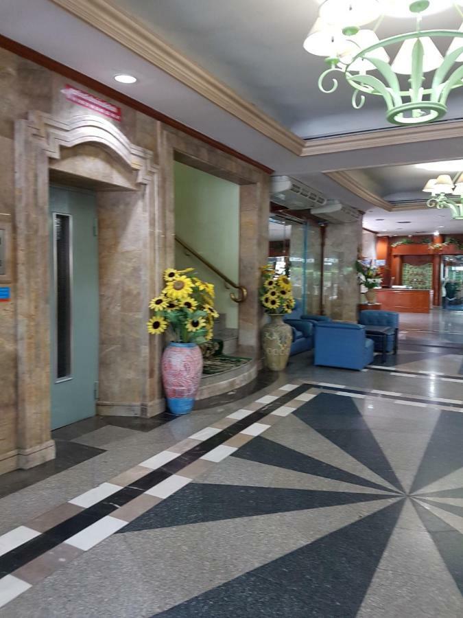 The Park Hotel Sukhumvit 7 Банкок Екстериор снимка