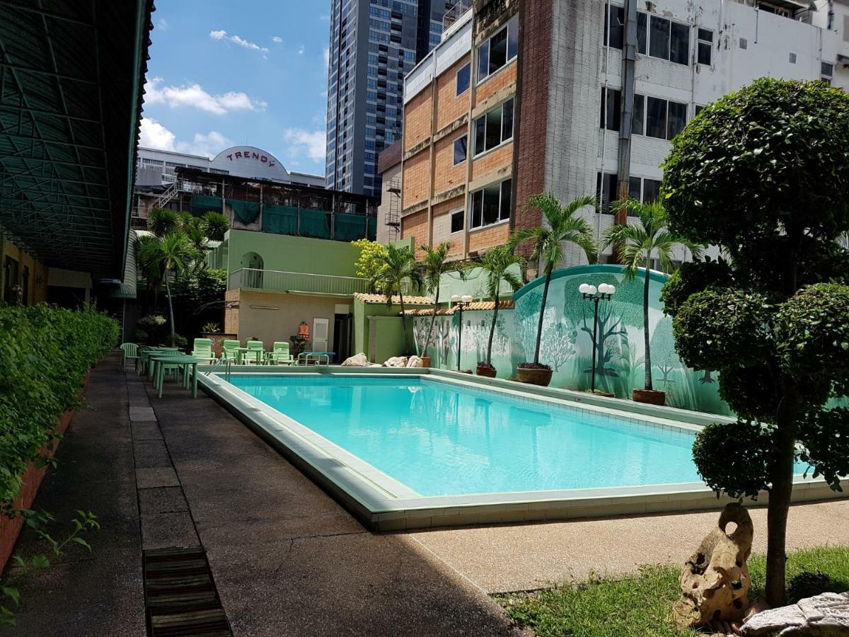 The Park Hotel Sukhumvit 7 Банкок Екстериор снимка