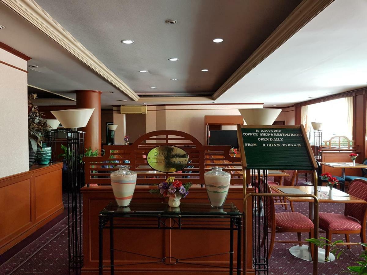 The Park Hotel Sukhumvit 7 Банкок Екстериор снимка