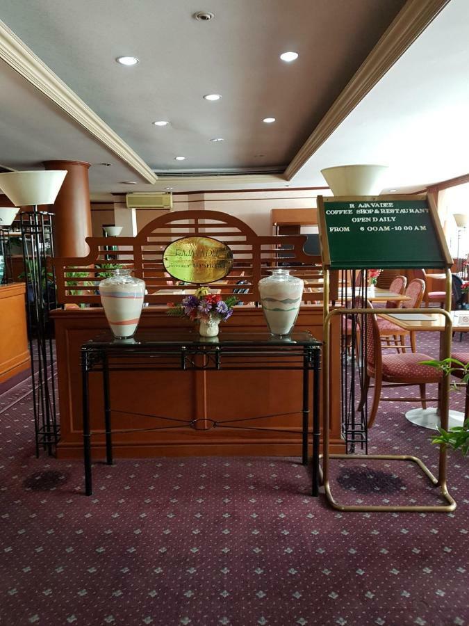 The Park Hotel Sukhumvit 7 Банкок Екстериор снимка