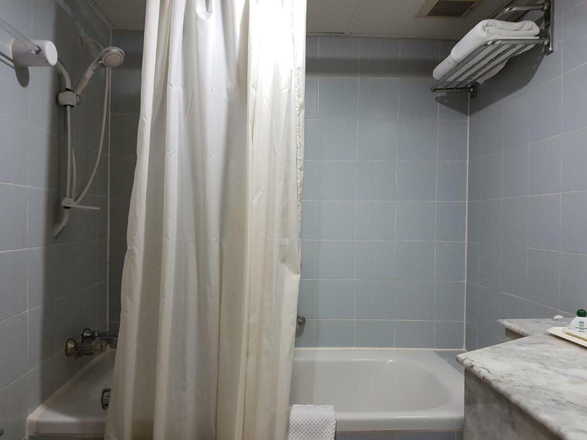 The Park Hotel Sukhumvit 7 Банкок Екстериор снимка